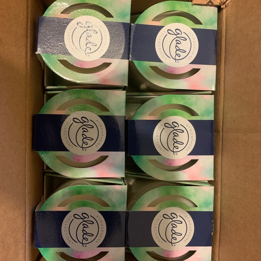 Glade Atmosphere Crafted Soy Candle